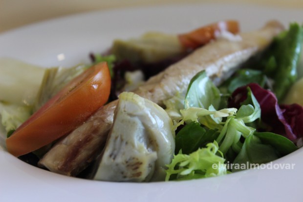 Blog Trip Alcachofa Vega Baja 2017 (c) elviraalmodovar ensalada con alcachofa Vega Baja confitada y caballa escabechada a baja temperatura Restaurante Los Infantes